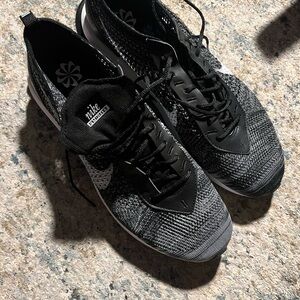 Nike Men's Black and White Knit Sneakers